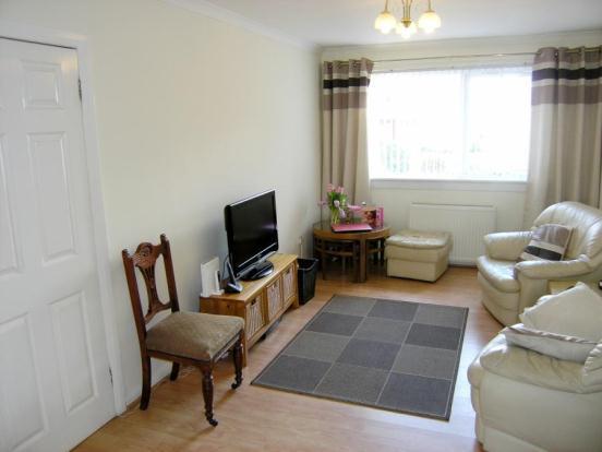 SITTING/TV ROOM