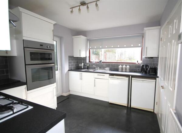 Kitchen a.JPG