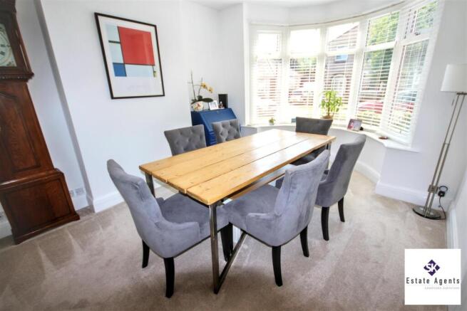 5 bed Detached for sale Image 9