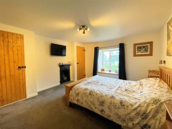 bedroom 1b.jpg