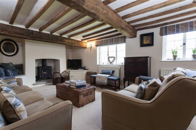 SITTING ROOM PHOTO 2