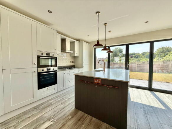 4 bed Detached for sale Image 8