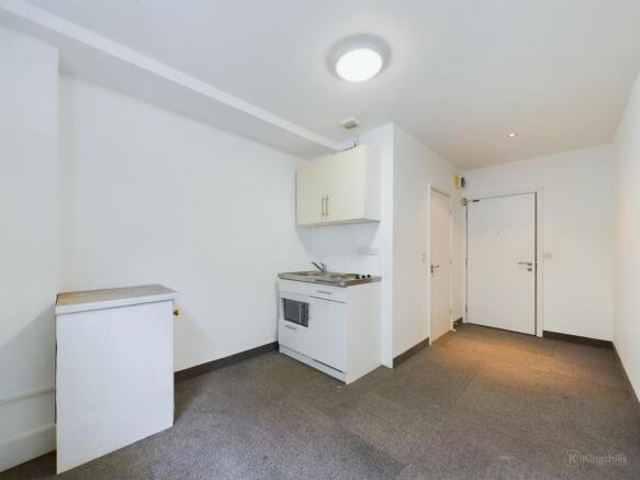 CAM02136G0-PR0232-STILL002