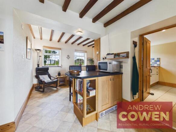 4 bed Detached for sale Image 11