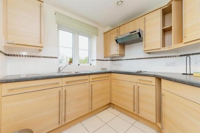 Goodes Court, Royston, Herts, SG8 5FF photo 4