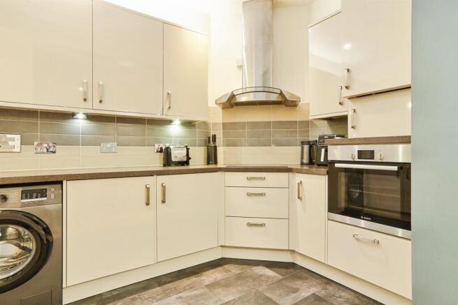 2 bed Flat for sale Image 5