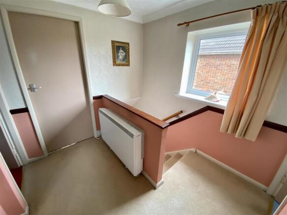 FIRST FLOOR LANDING