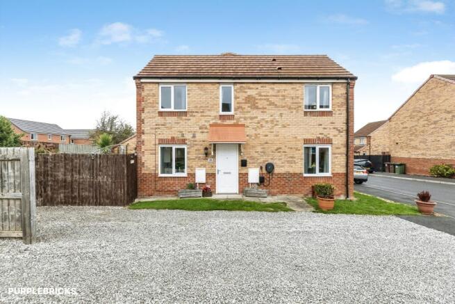 3-bed semi-detached on Oakdale Drive, South Elmsall, Pontefract, WF9, £180,000