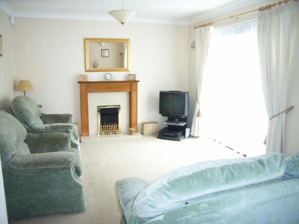 LOUNGE AREA