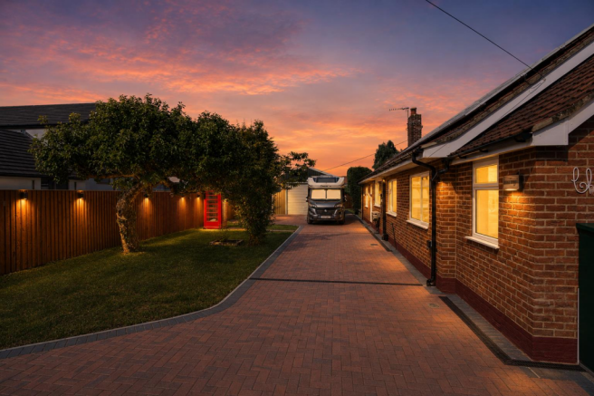 3 bed Detached Bungalow for sale Image 7