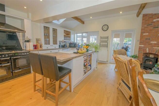 KITCHEN/FAMILY ROOM