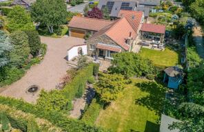 2, New Biggin Hill, Wakefield WF2 6SX