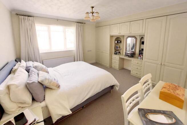 2 bed Flat for sale Image 10