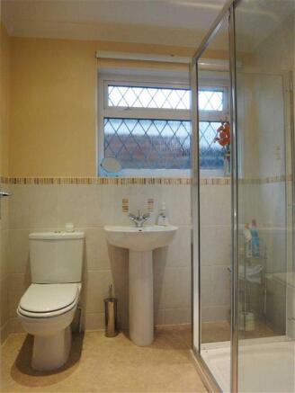 SHOWER ROOM: