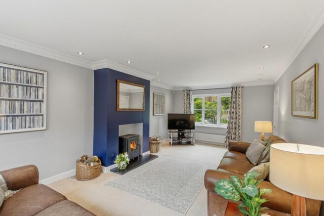 5 bed Detached for sale Image 7