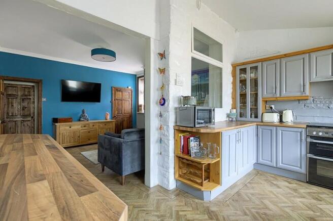 Lounge/Kitchen