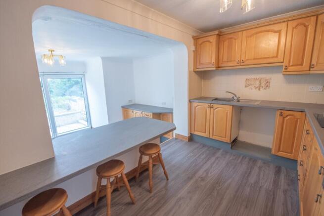 4 bed Semi-Detached to rent Image 4