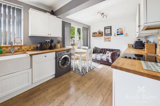 3 bed Semi-Detached for sale Image 9