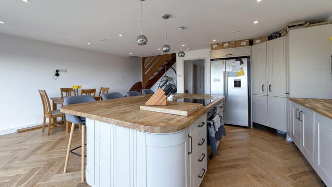 Kitchen/family ro...