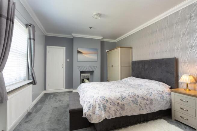 6 bed Detached for sale Image 11