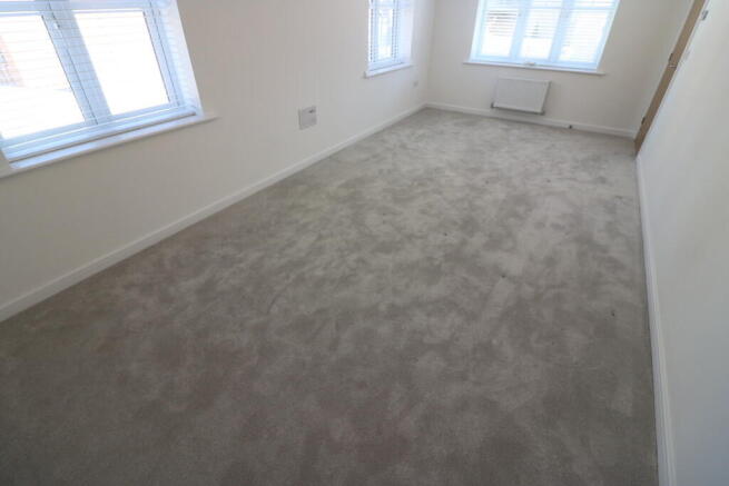 4 bed Detached to rent Image 10