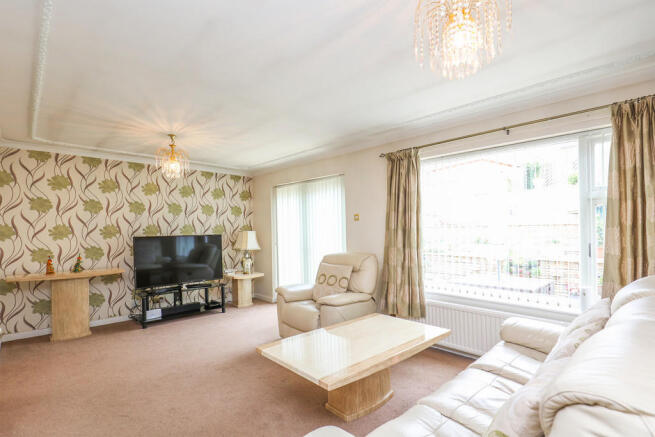 Lounge / Dining R...