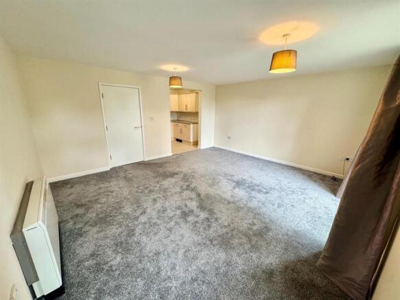 2 bed Flat for sale Image 11