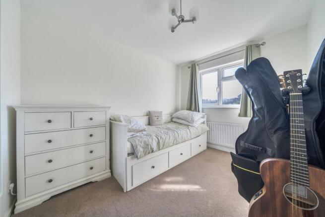 Fitzjohn Close, Guildford, Surrey, GU4 photo 4
