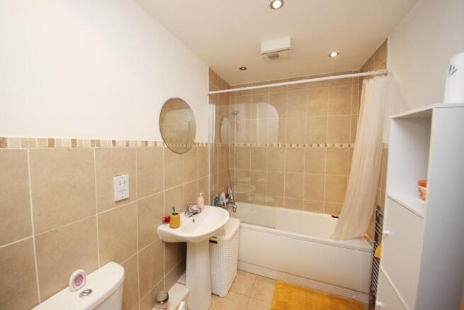 2 bed Flat to rent Image 7