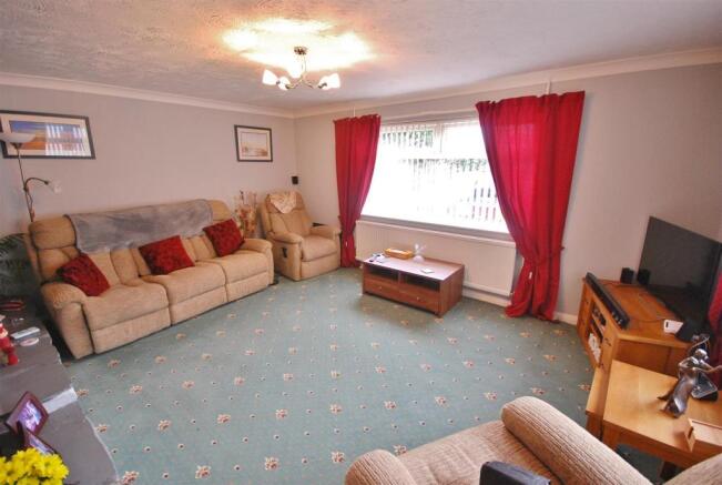 LOUNGE: