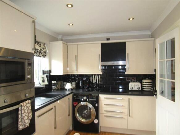KITCHEN/BREAKFAST ROOM