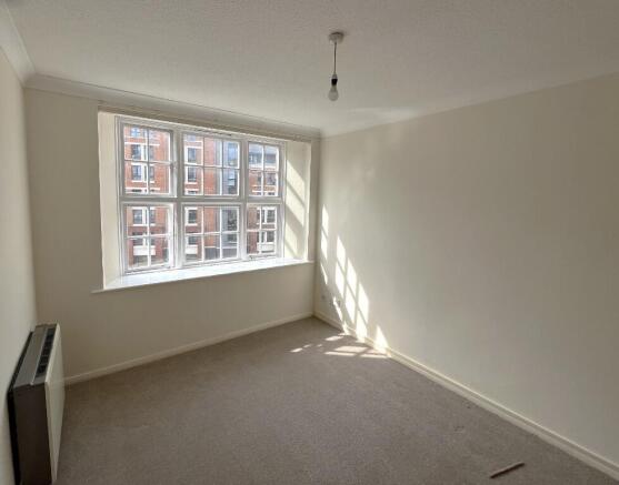 2 bed Flat to rent Image 5