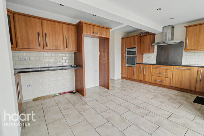 3 bed Semi-Detached for sale Image 9