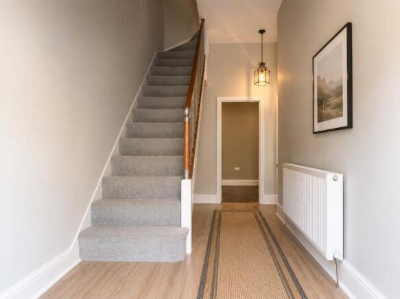 6 bed Semi-Detached for sale Image 2