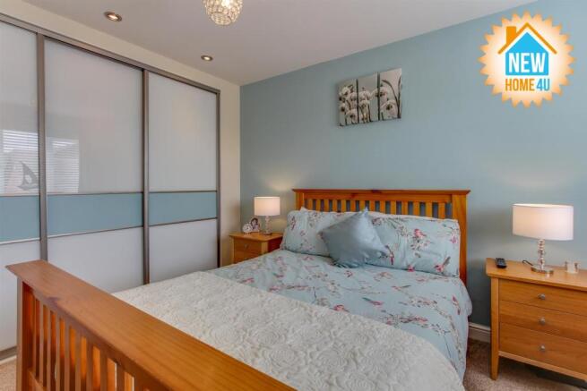 MAIN BEDROOM: