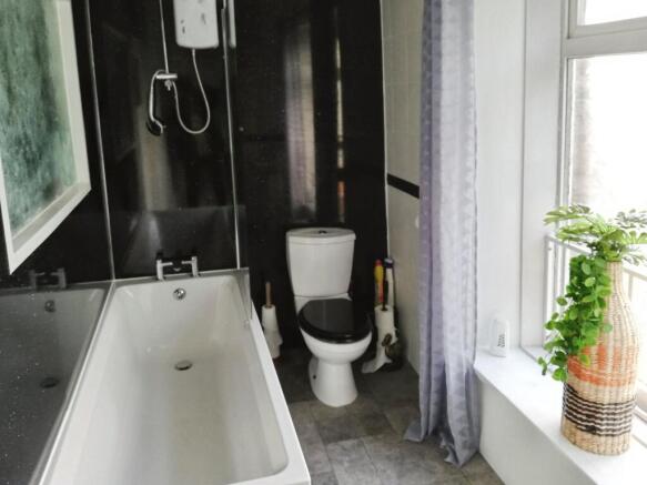 2 bed Apartment to rent Image 6