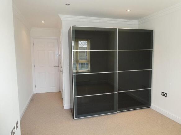 2 bed Apartment to rent Image 8