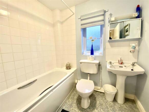Modern bathroom (rear)