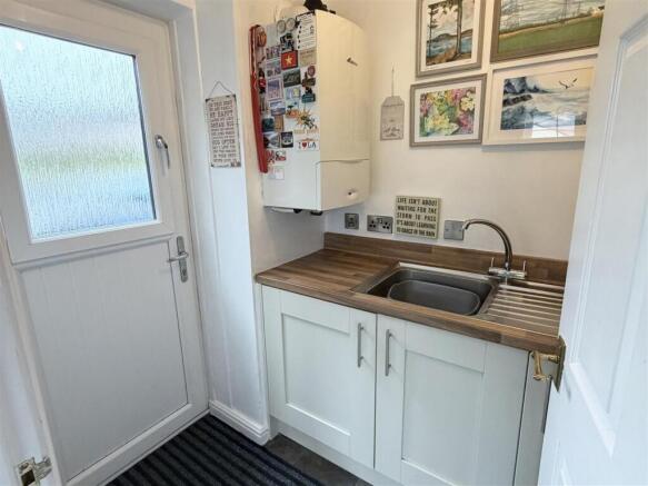 4 bed Detached for sale Image 11