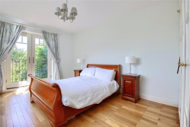 4 bed Detached for sale Image 12