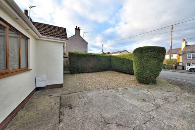 FRONT GARDEN