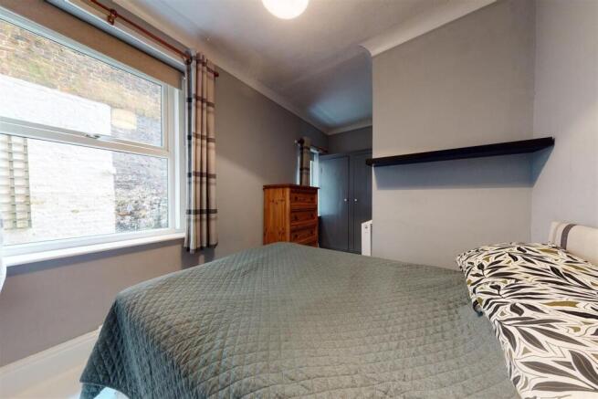 2 bed Flat to rent Image 10