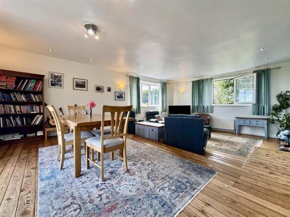 4 bed Detached for sale Image 8