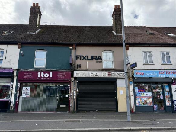 3-bed flat on Whiteleys Parade, Uxbridge Road, Hillingdon, £230,000