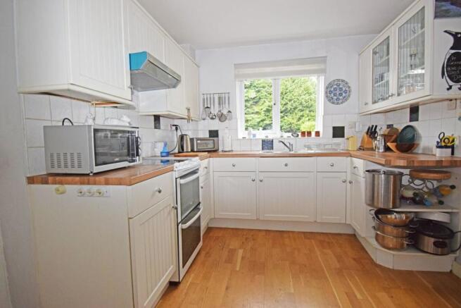 8 Crabtree Close, kitchen a.jpg