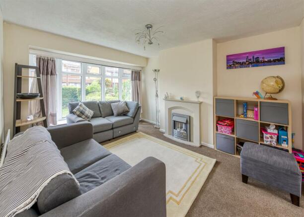 10 Lime Tree Gardens-lounge.jpg
