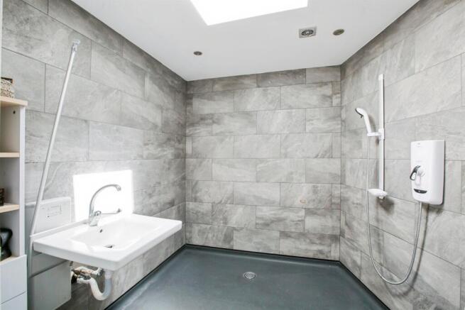 4 bed Detached for sale Image 4