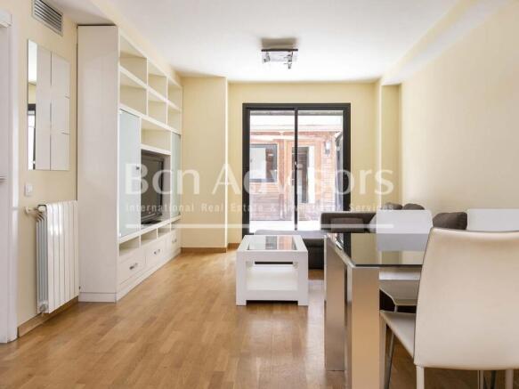 Piso-con-terraza-privada-y-piscina-comunitaria-...