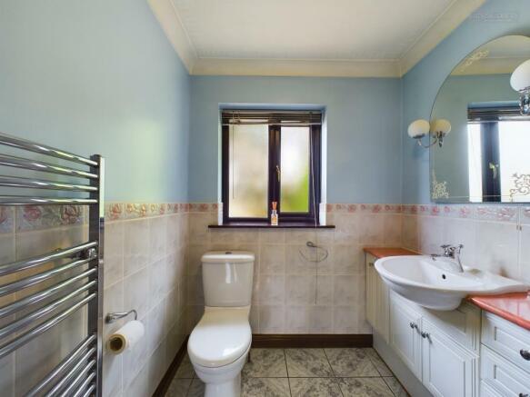 En-Suite To Master Bedroom