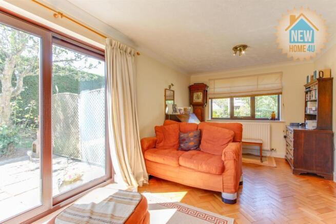 SITTING ROOM: